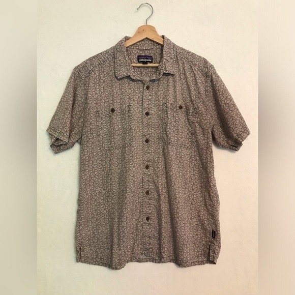 Patagonia Other - Patagonia Worn Wear Men's gray hex Back Step Shirt short sleeve size large